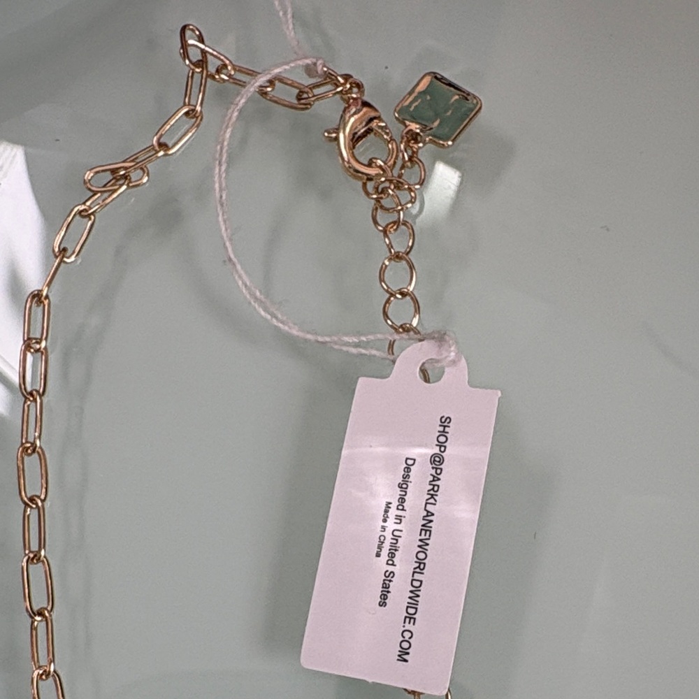 Elegant Gold Necklace - Picture 3 of 3